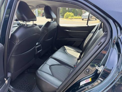 Used 2018 Toyota Camry SE FWD image 14