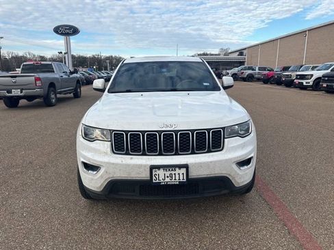 Used 2017 Jeep Grand Cherokee Laredo image 2