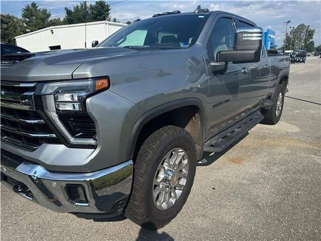 Used 2024 Chevrolet Silverado 2500 LTZ w/ LTZ Premium Package AWD/4WD image 17