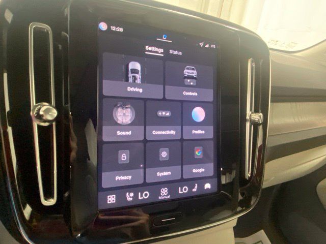 Certified 2026 Volvo XC40 B5 Plus AWD/4WD image 22