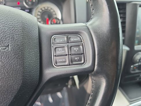 Used 2017 RAM 1500 Big Horn RWD image 16