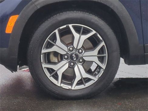 Used 2021 Kia Seltos EX image 17