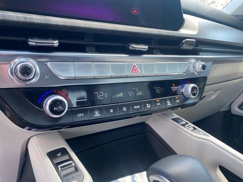 Used 2025 Kia Telluride SX image 16