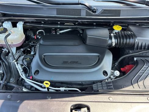 Used 2023 Chrysler Pacifica Touring-L FWD image 34