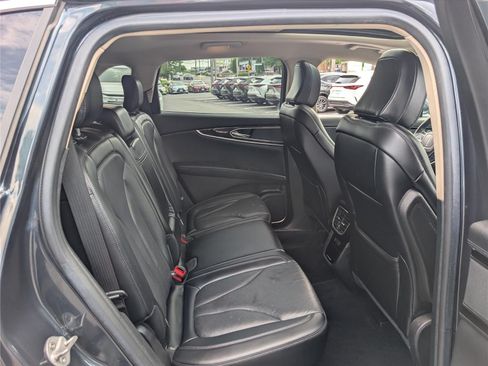 Used 2023 Lincoln Nautilus Reserve AWD/4WD image 11