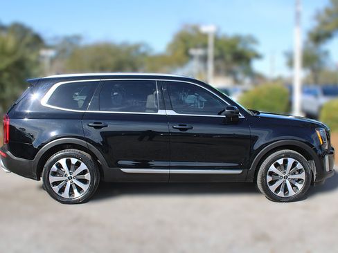 Certified 2022 Kia Telluride S image 5