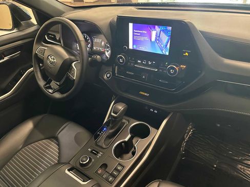 Certified 2024 Toyota Highlander XSE image 30