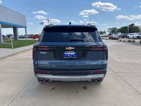 New 2026 Chevrolet Traverse LT w/ Driver Confidence Package AWD/4WD image 7