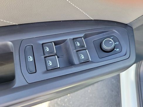 Certified 2022 Volkswagen Atlas Cross Sport SEL R-Line image 23