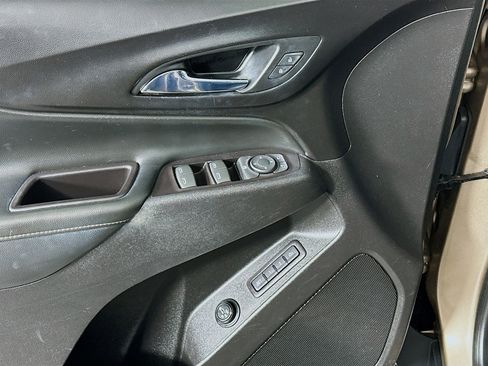 Used 2018 Chevrolet Equinox Premier image 15