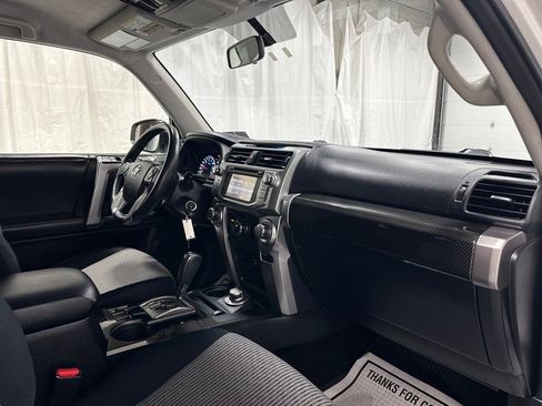 Used 2015 Toyota 4Runner SR5 AWD/4WD image 58