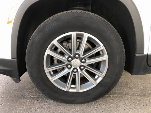 Used 2023 Chevrolet Traverse LT image 4