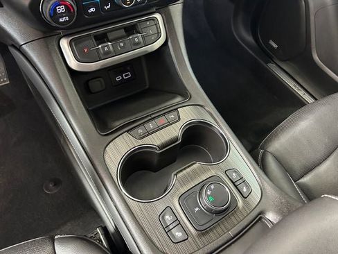 Used 2023 GMC Acadia SLT FWD image 21