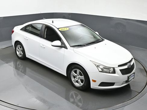 Used 2014 Chevrolet Cruze LT w/ Technology Package image 3