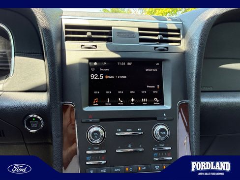 Used 2017 Lincoln Navigator Select AWD/4WD image 12