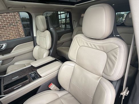 Used 2022 Lincoln Navigator L Reserve RWD image 17