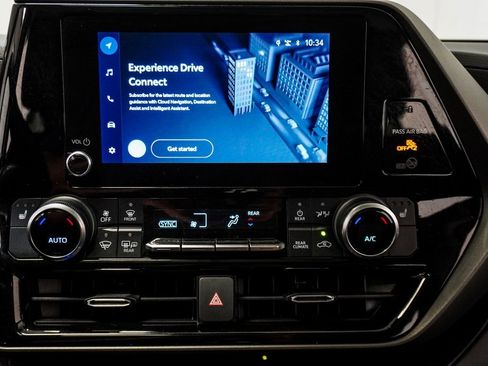 Used 2023 Toyota Highlander XLE image 26