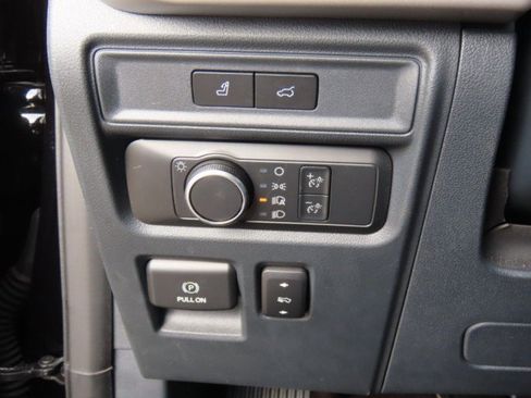 Used 2022 Ford Expedition Max XLT image 27