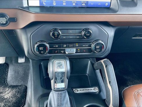 Used 2024 Ford Bronco Outer Banks AWD/4WD image 36