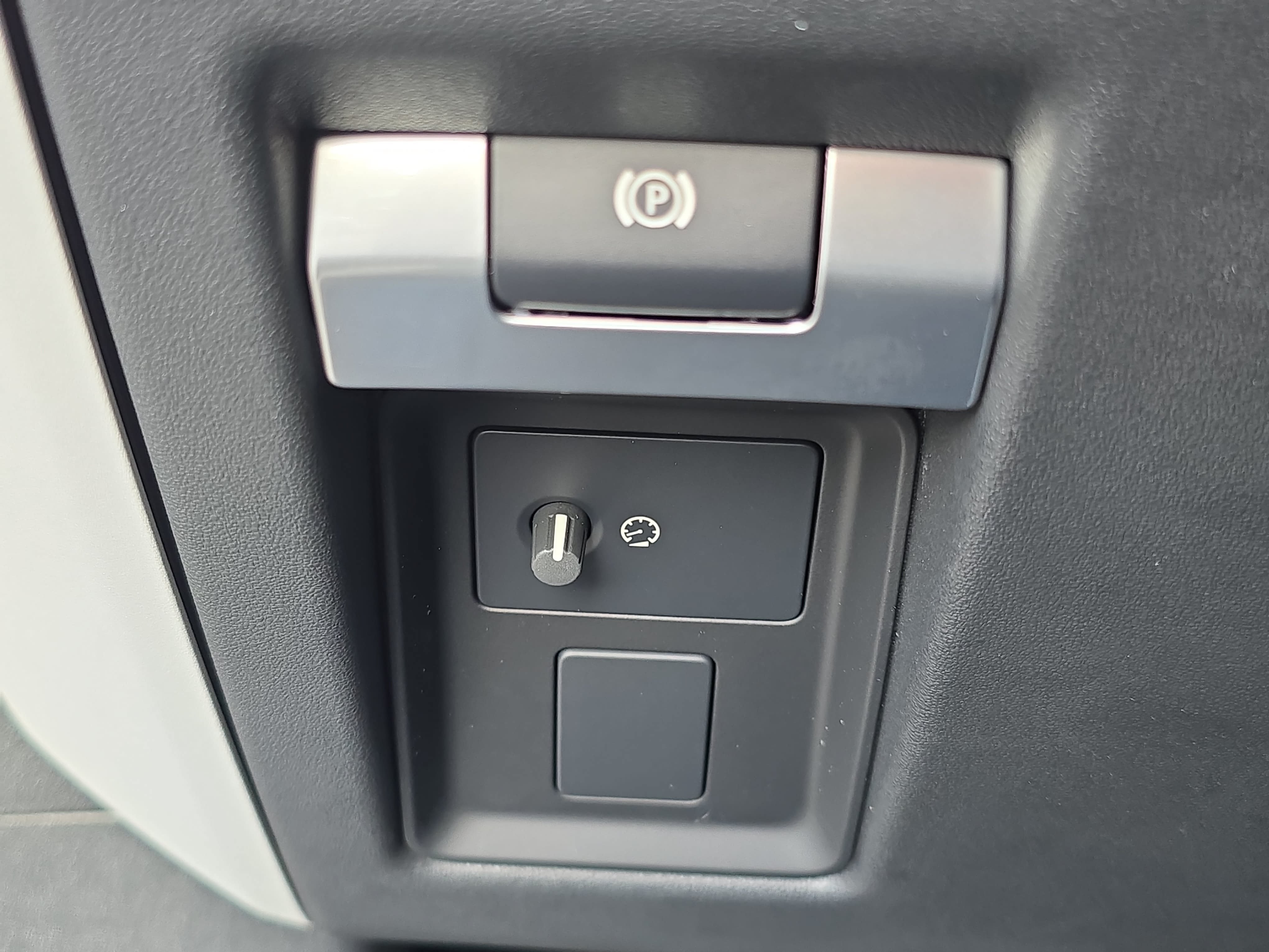New 2026 Land Rover Defender 110 X-Dynamic SE AWD/4WD image 25