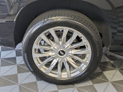 Used 2023 Cadillac Escalade ESV Premium Luxury AWD/4WD image 7