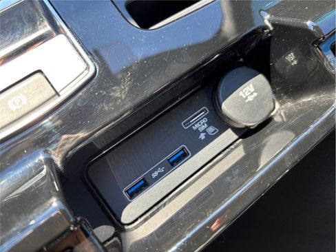 Used 2019 Land Rover Discovery HSE image 37