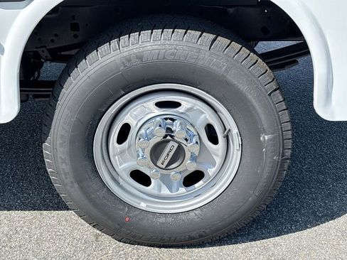 New 2026 Ford F250 XL w/ XL Chrome Package image 14