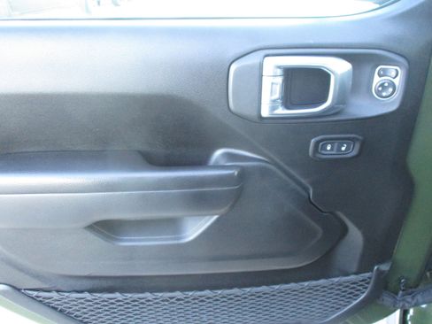 Used 2021 Jeep Wrangler Unlimited Sport image 33