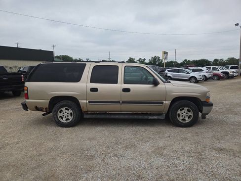 Used 2005 Chevrolet Suburban LS RWD image 2