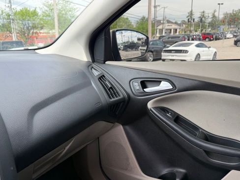 Used 2015 Ford Focus SE FWD image 20