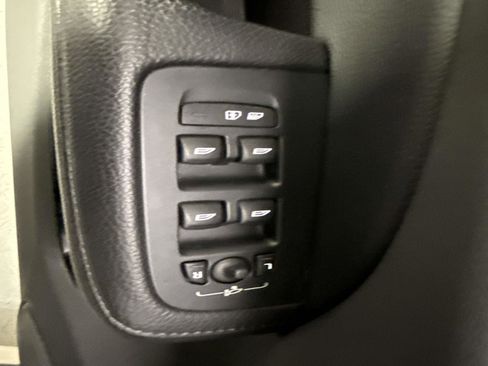 Used 2020 Volvo V60 T5 Cross Country image 21