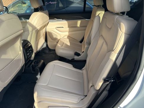 Used 2023 Jeep Grand Cherokee L Limited w/ Luxury Tech Group II image 8