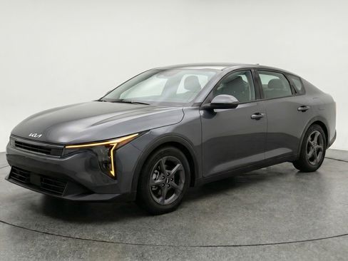 Used 2025 Kia K4 FWD image 3