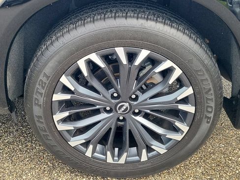 Used 2025 Nissan Rogue Platinum FWD image 8