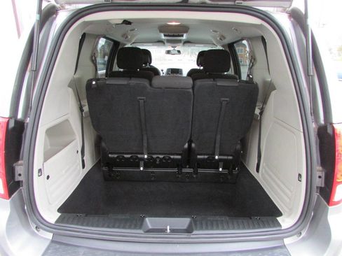 Used 2017 Dodge Grand Caravan SE w/ Power Window Group image 4