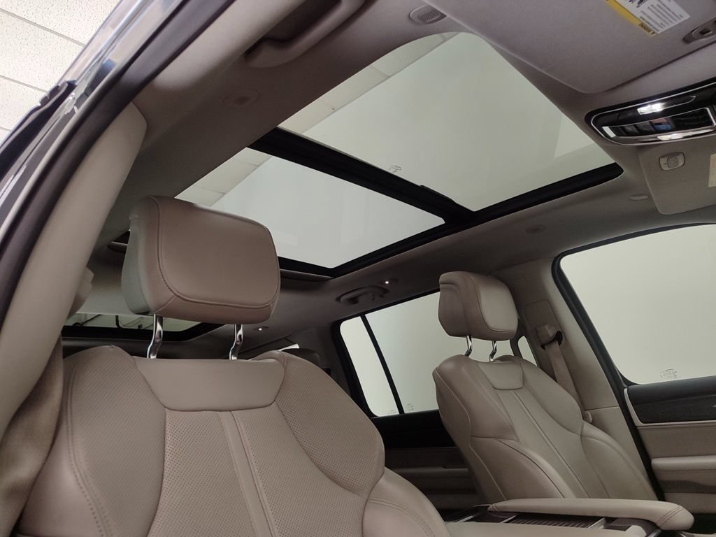 Used 2023 Jeep Wagoneer 4WD w/ Premium Group I image 19