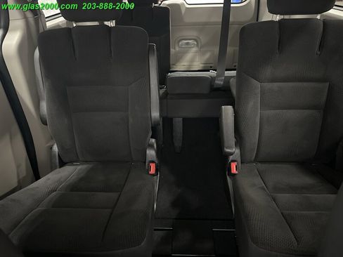 Used 2018 Dodge Grand Caravan SE w/ UConnect Hands-Free Group image 16
