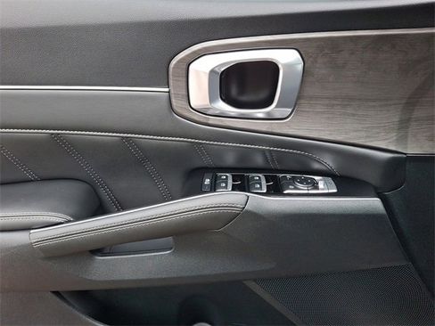 Certified 2025 Kia Sorento SX image 13