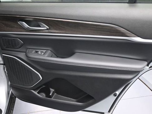 New 2026 Jeep Grand Cherokee L Limited image 38