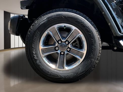 Used 2022 Jeep Wrangler Unlimited Sahara w/ LED Lighting Group AWD/4WD image 35
