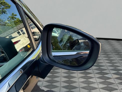 Used 2023 Chrysler Pacifica Touring-L FWD image 29