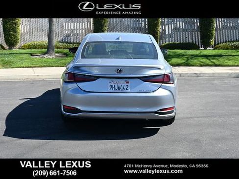 Used 2023 Lexus ES 300h w/ Premium Package image 4