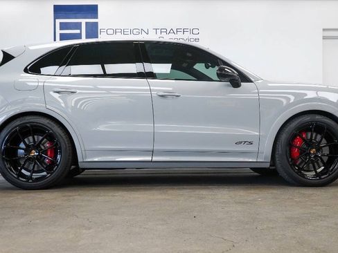 Used 2025 Porsche Cayenne GTS AWD/4WD image 31