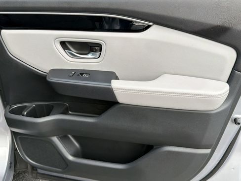 Used 2025 Honda Pilot Touring image 34