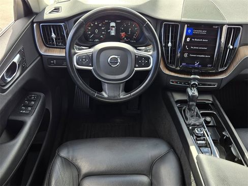 Used 2021 Volvo XC60 T5 Momentum w/ Protection Package Premier image 13