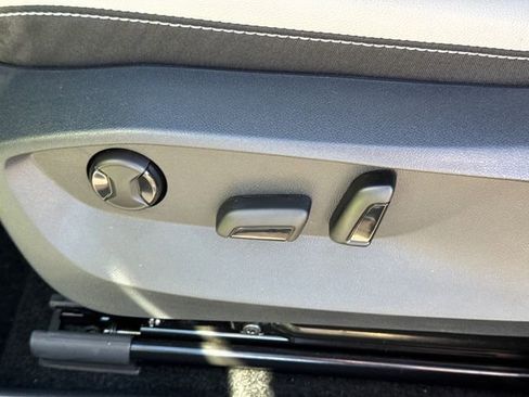 New 2025 Volkswagen Taos SE image 35