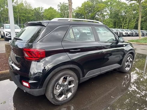 Used 2025 Hyundai Venue SEL FWD image 8