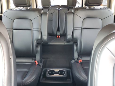 Used 2023 Lincoln Aviator AWD w/ Premium Package image 19