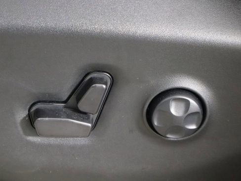 Used 2024 Chrysler Pacifica Touring-L FWD image 24