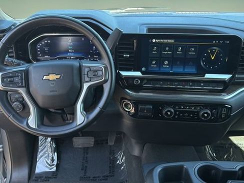 Used 2025 Chevrolet Silverado 1500 LT image 9